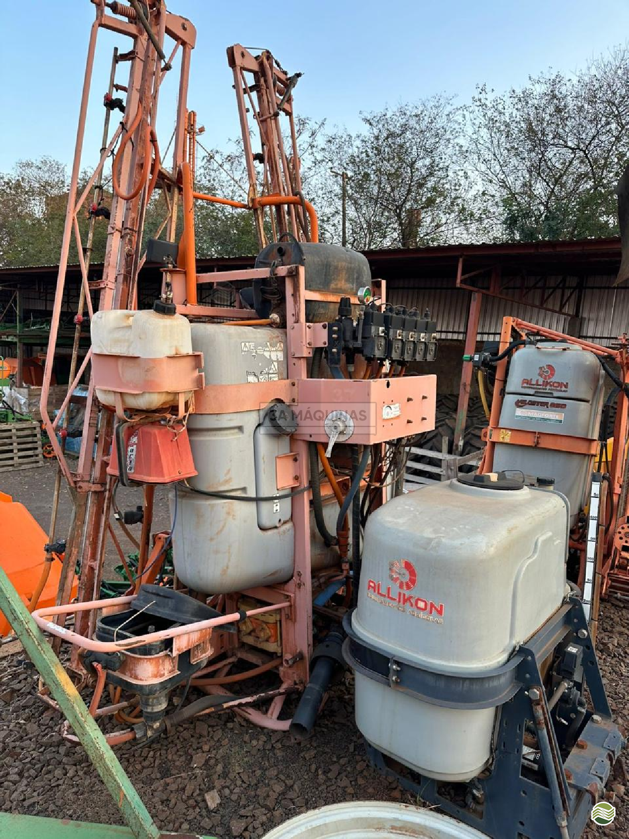 PULVERIZADOR ALLIKON VELOSTER 2500 Arrasto 3A Máquinas - Stara - Matriz DOURADOS MATO GROSSO DO SUL MS